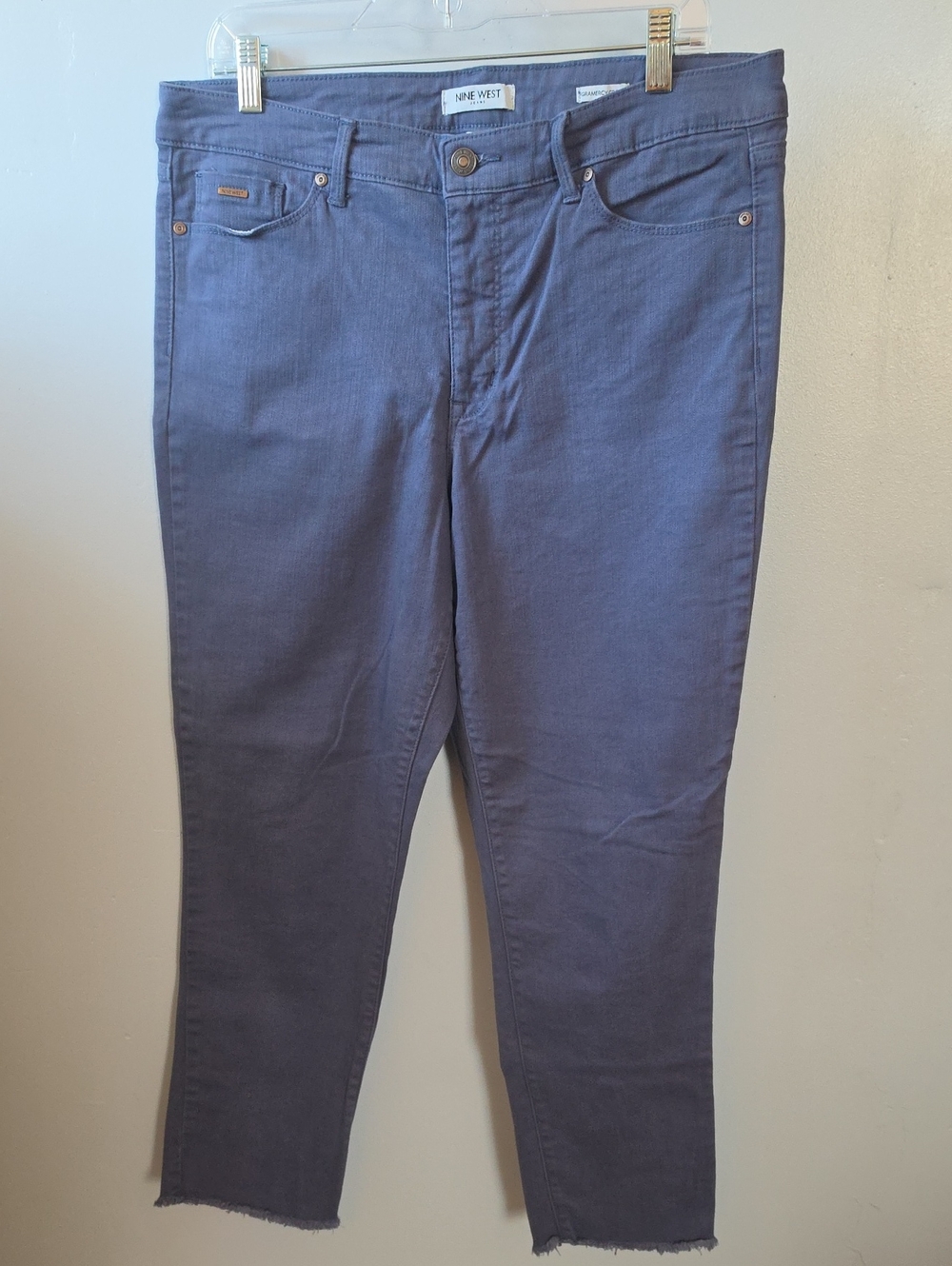 Nine West Smokey Blue Jeans. Cropped.
